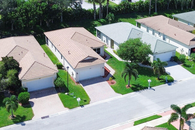 Building Photo - 838 SW Rocky Bayou Terrace