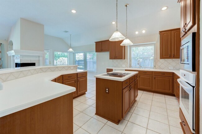 Building Photo - 9026 Robinhoods Well Dr
