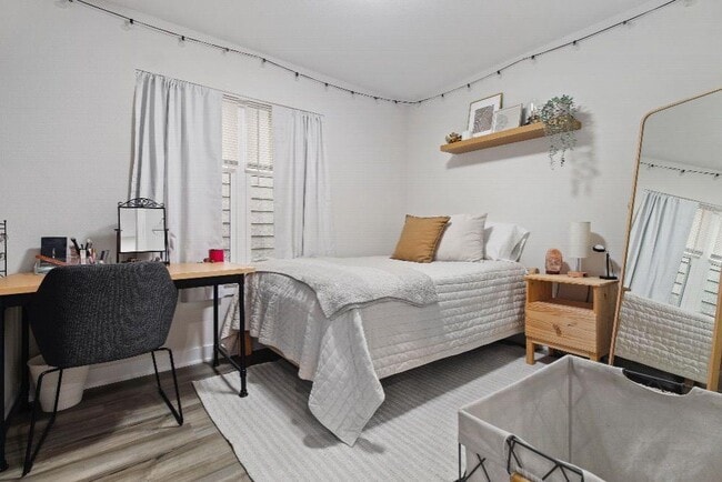 Building Photo - 1707 W State St