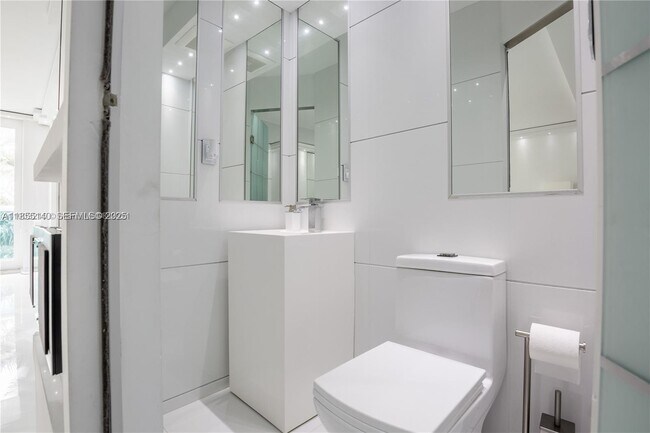 Building Photo - 6770 Indian Creek Dr