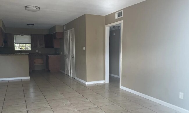 Building Photo - 1502 Oleander