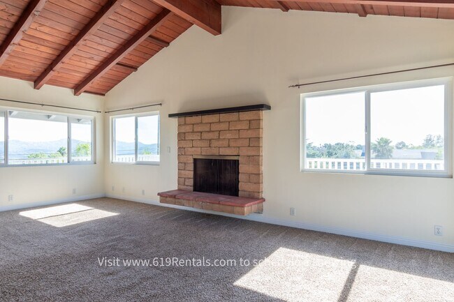 Building Photo - 4 Bedroom, 3 Bath Large House with Mountai...