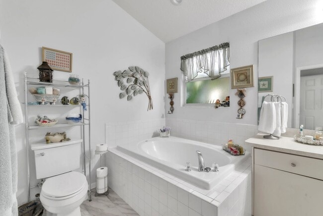 Building Photo - Beautiful 3 / 2 single family home across ...
