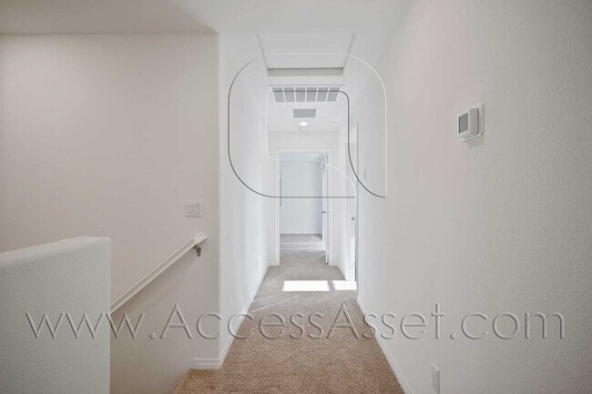 Building Photo - Stylish 2 Bed + 2.5 Bath Townhome in Murrieta