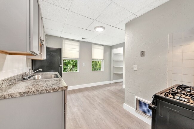 Building Photo - 73 Almont St