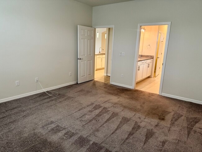 Building Photo - 5110 Levana St