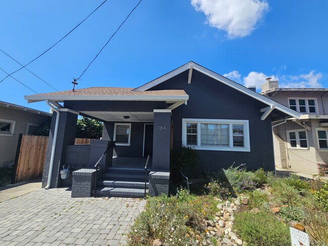 Building Photo - San Leandro Home w/ In-Law Unit: Perfect f...