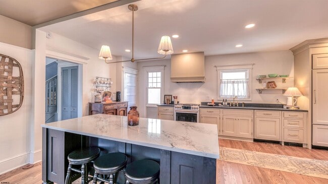 Building Photo - 17 S Derby Ave