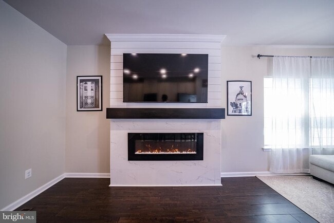 Building Photo - 10680 Hinton Wy