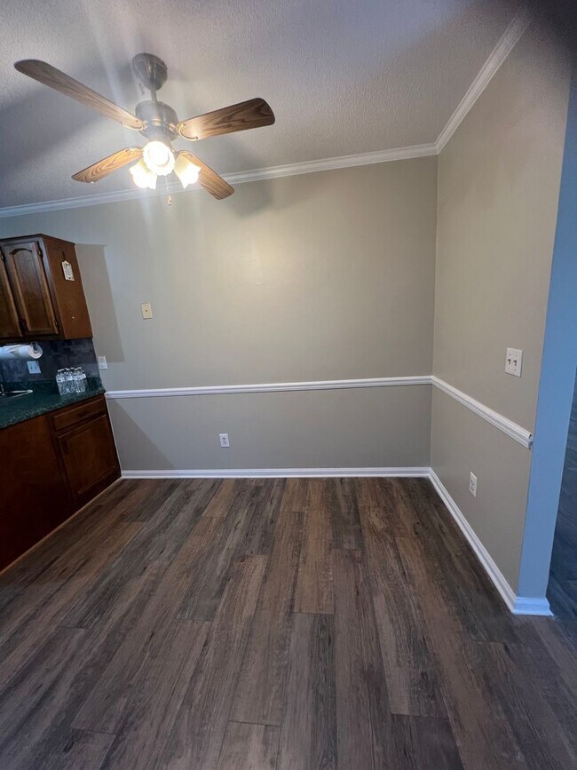 Building Photo - 5300 Dandelion Dr