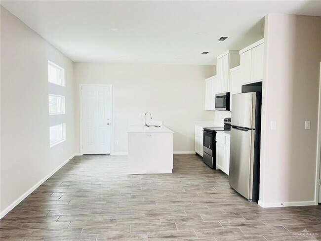 Building Photo - 3400 Ventura Ave