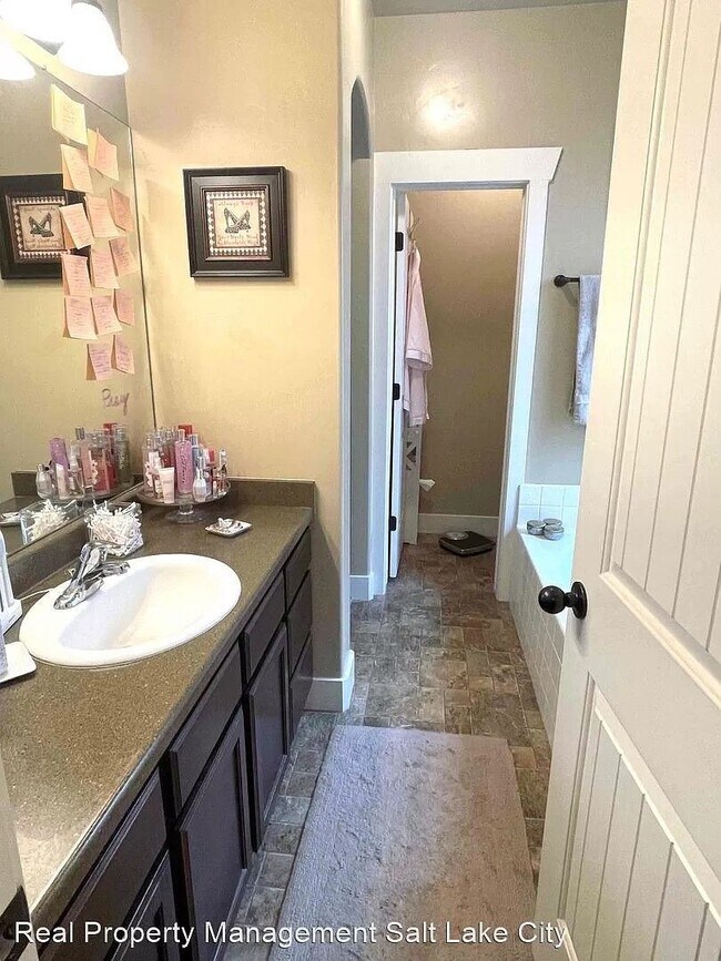 Building Photo - BEAUIFUL HOME!!!