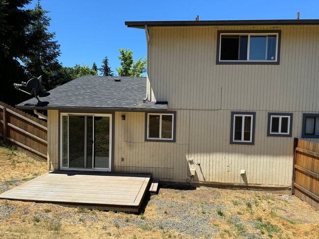 Building Photo - 2 bedroom 1.5 bath duplex in Thurston!