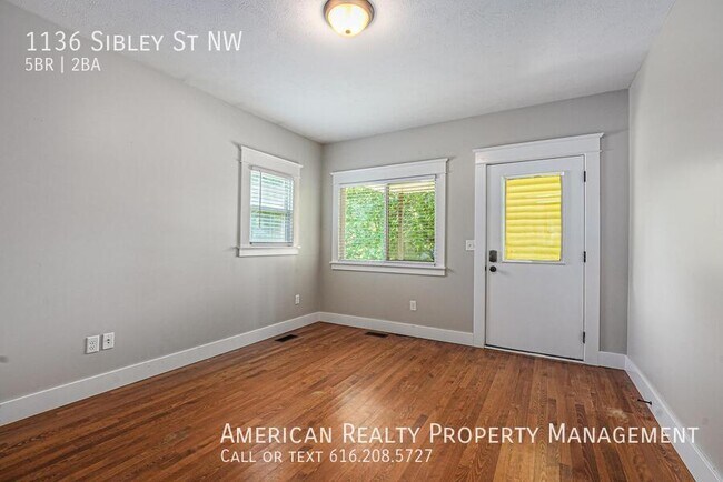 Building Photo - 1136 Sibley St NW