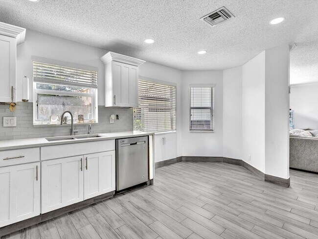 Building Photo - 7145 Crescent Creek Pl
