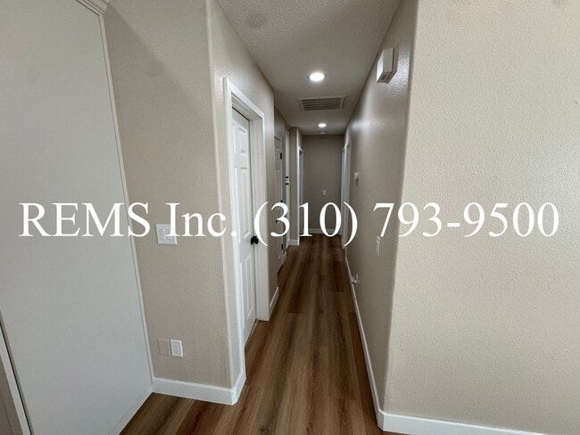 Building Photo - Remodeled Hersperia Front House with Laundry and Parking