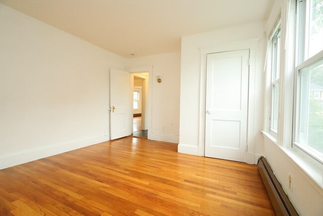 Building Photo - 98 Woodside Ave
