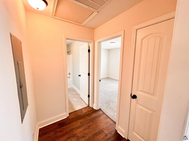 Building Photo - 119 Washington Place Drive