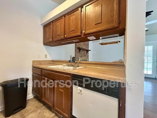 Building Photo - 6718 Park Hickory Dr