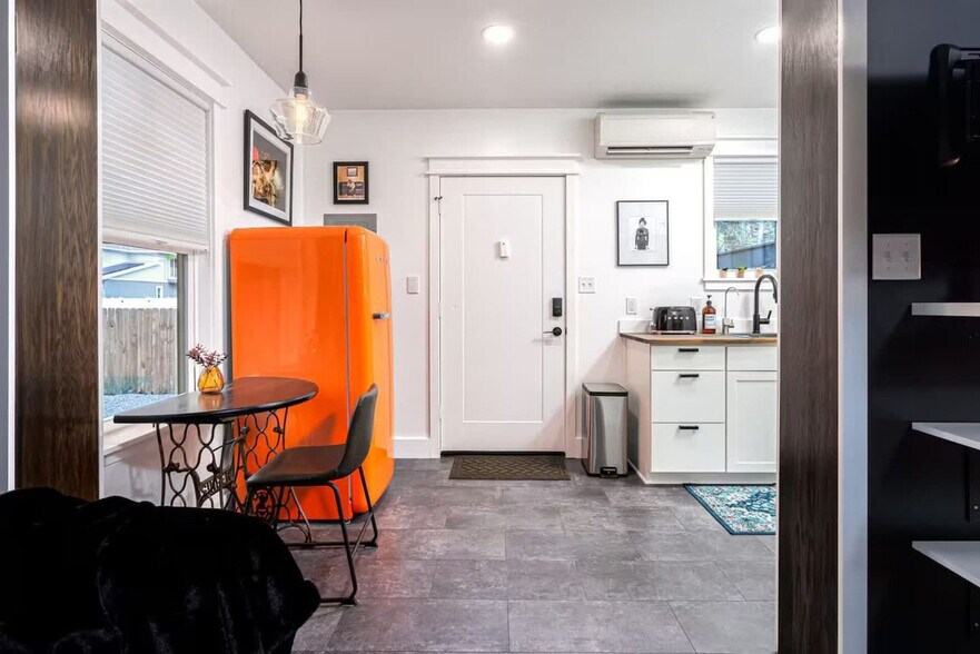 Building Photo - 205 Third Street Southeast-SI ID1502045P