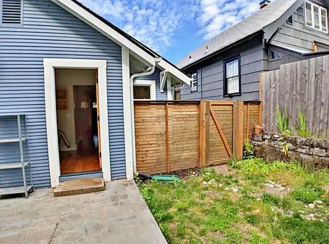 Building Photo - 3628 SE 49th Ave