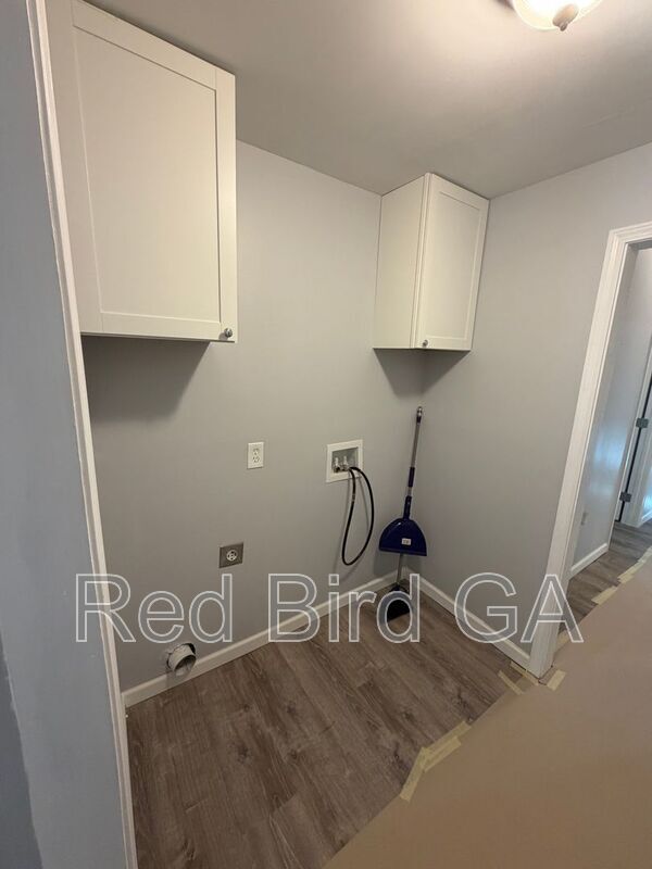 Building Photo - 311 Hunter St