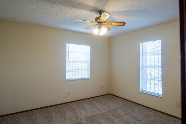 Building Photo - Move-In Ready 3-Bedroom, 2-Bathroom Rental...