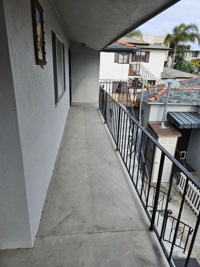 Building Photo - 2 Bedroom - 1 Bathroom unit in Point Loma