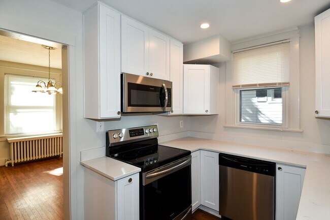 Building Photo - 633 24th St S