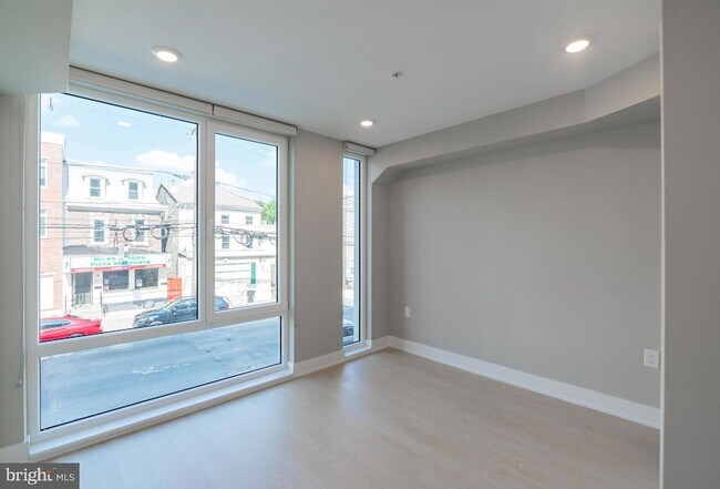 Building Photo - 6604 Ridge Ave