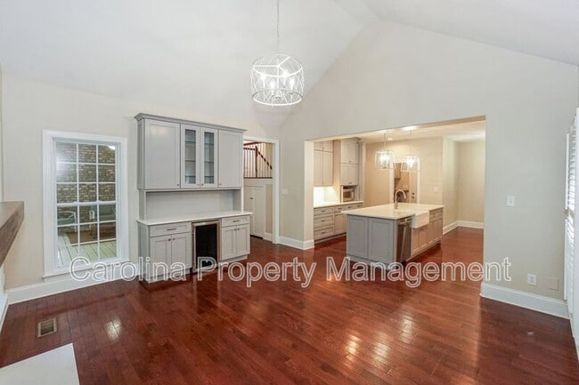 Building Photo - 181 Streamside Pl