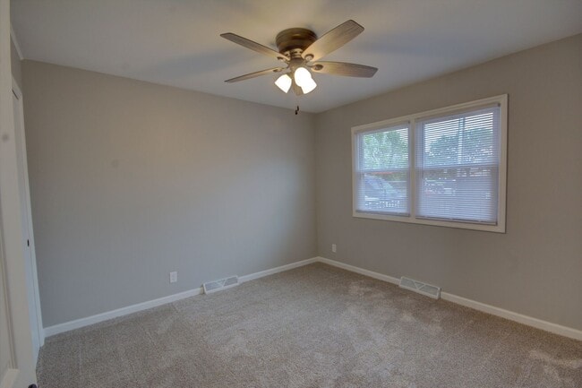 Building Photo - Remodeled 2 bed home