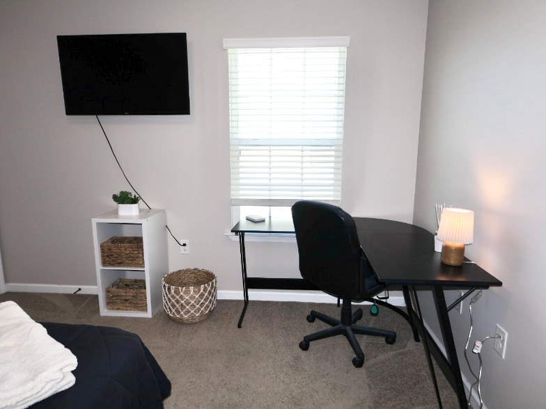 Building Photo - 83 Rhett Ln