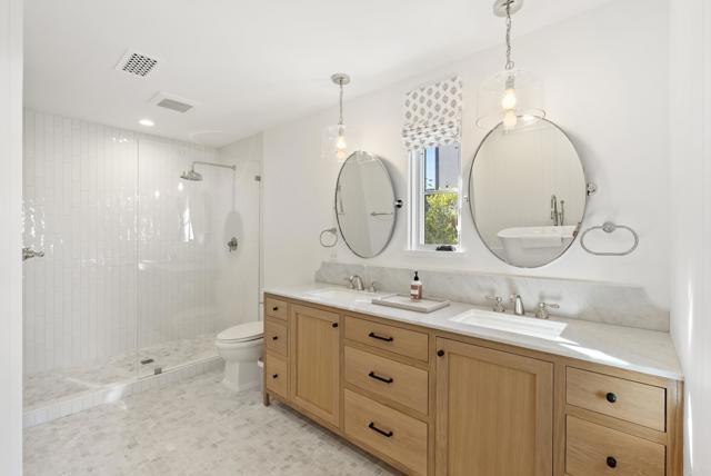 Building Photo - 210 Estrella St