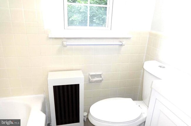 Building Photo - 2824 31st St SE