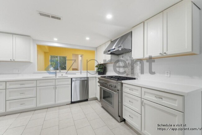 Building Photo - 1967 Solano Way