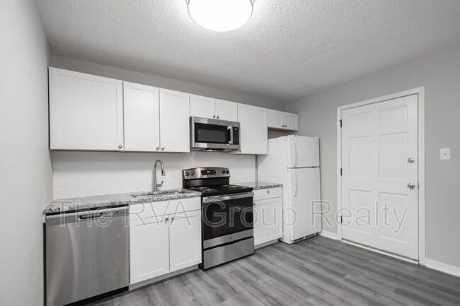 Building Photo - 3807 Woodlawn St