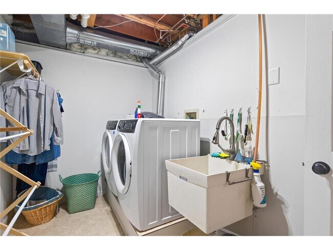 Building Photo - 14372 Heather Ridge Dr