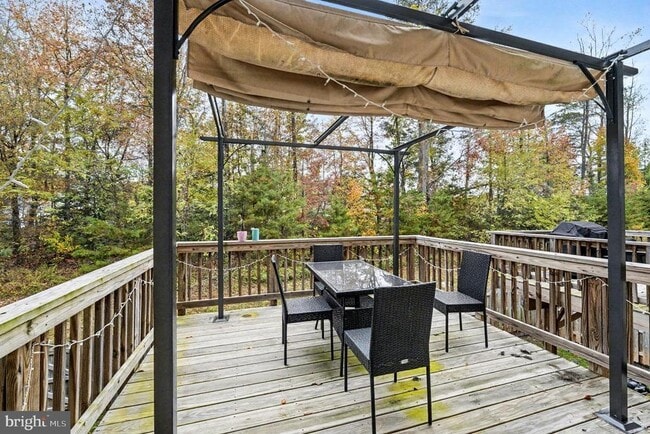 Building Photo - 2444 Drake Ln