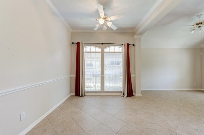 Building Photo - 9026 Robinhoods Well Dr