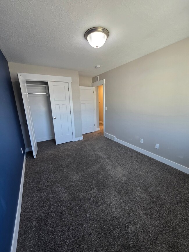 Building Photo - 1720 Stone Creek Way