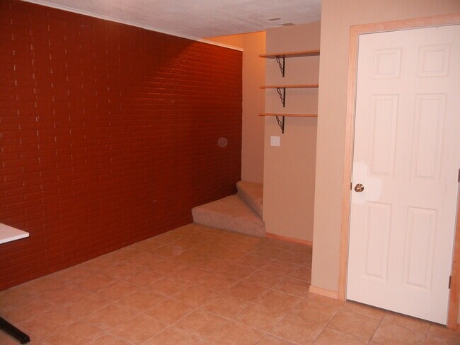 Building Photo - Cute 3 Bedroom Condo- Walking Distance to MSU Campus!
