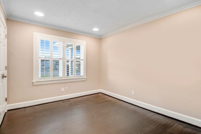Building Photo - 604 E Patetown Rd