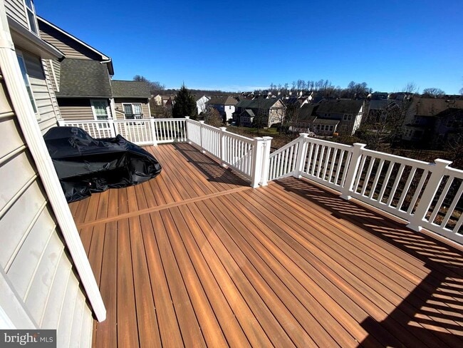 Building Photo - 2716 Lake Forest Dr