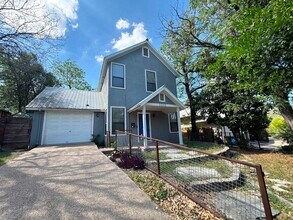 Building Photo - 2202 East Side Dr