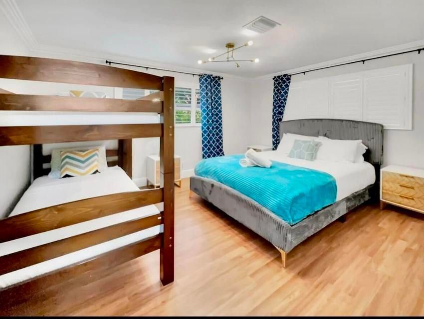 Building Photo - 5940 NE 22nd Ave