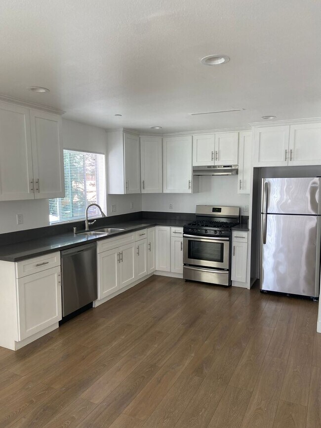 Building Photo - 11512 Emelita St