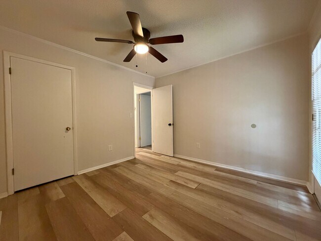 Building Photo - Large 4/2 with finished basement/bonus room- $1,895
