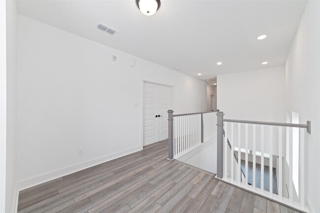 Building Photo - 10974 Swang Link Dr