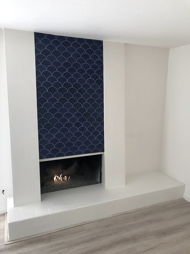 Building Photo - M/I SPECIAL - Remodeled Townhome in Point ...